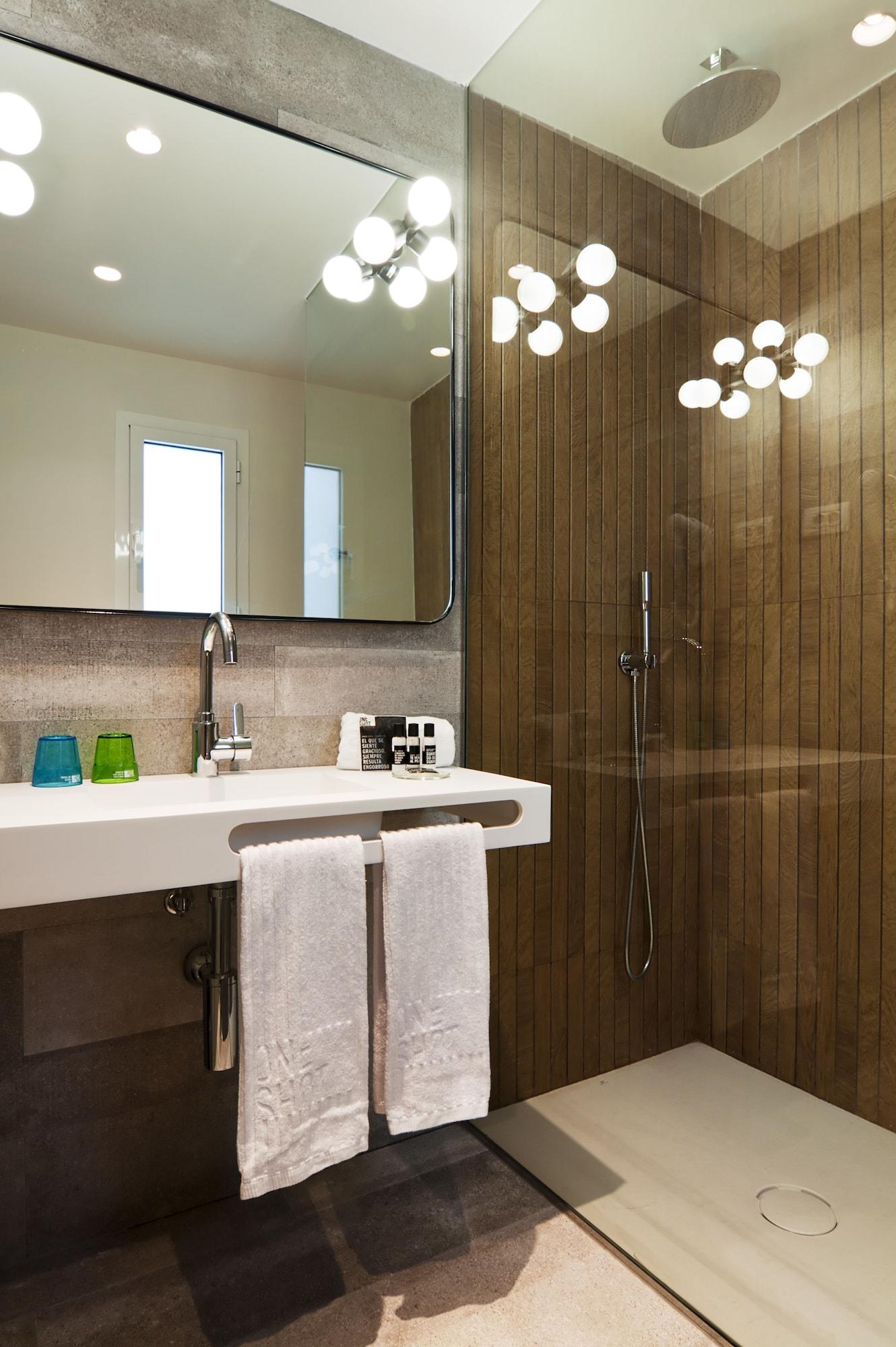 One Shot Colon Hotel Valenza